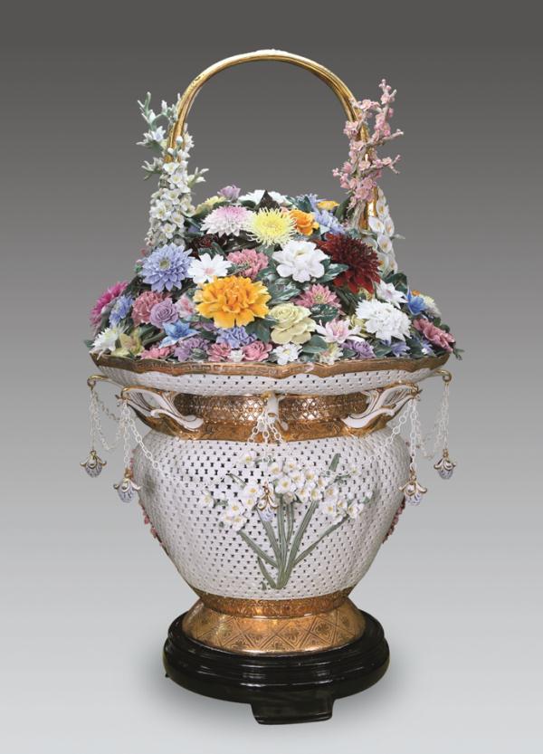 代表性的工艺陈设瓷之一通花瓷是潮州最具地方特色在众多工艺瓷产品中